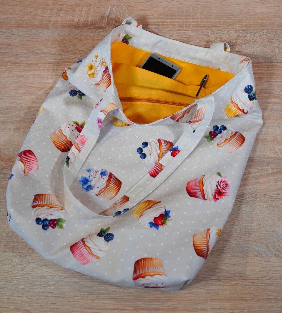 Selbstgemachte Tasche mit Innentaschen